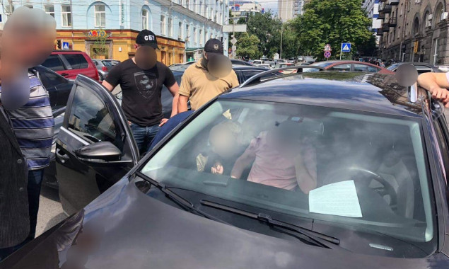 В Киеве на получении взятки задержан работник Днепровского бассейнового управления водных ресурсов