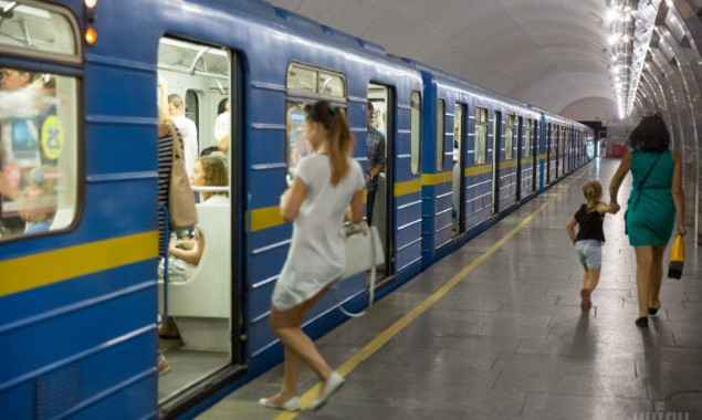 Завтра метрополитен и наземный транспорт Киева будут работать на 2 часа дольше