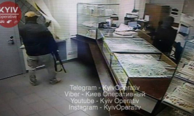 В Киеве совершено разбойное нападение на магазин-ломбард: убит охранник (фото, видео)