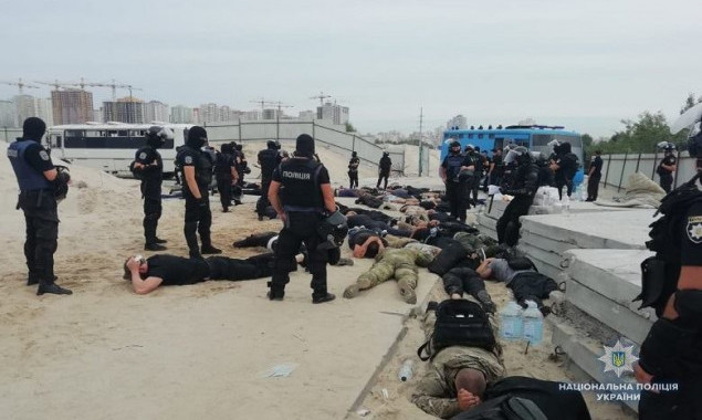 Возле стройки на Осокорках полиция Киева задержала 40 человек