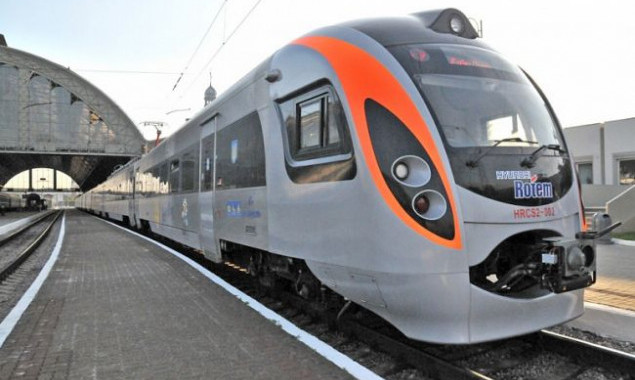 “Укрзализныця” назначила на 27 августа дополнительный поезд Киев-Львов