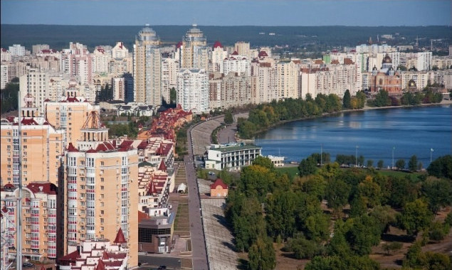 Жители Оболонской набережной в Киеве просят оградить их от громкого соседства с развлекательными заведениями