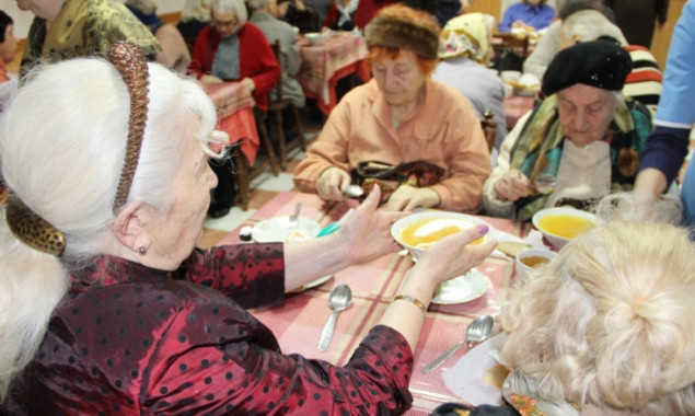 Малообеспеченные жители Печерского района Киева начнут с 3 сентября получать горячее питание