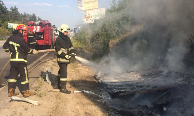 За сутки спасатели Киевщины ликвидировали 20 возгораний травы и мусора