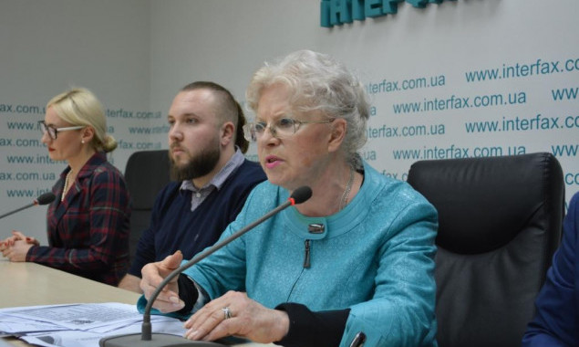 Киевские врачи требуют дать им жилье и профинансировать прививки от гепатита и гриппа
