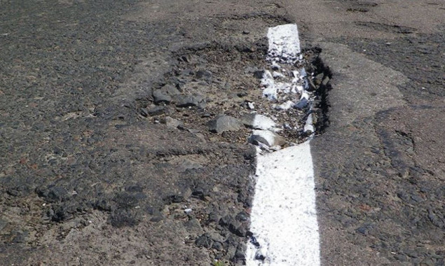 Замдиректора частного предприятия подозревают в присвоении почти 800 тысяч гривен на ремонте дороги в Вышгородском районе Киевщины