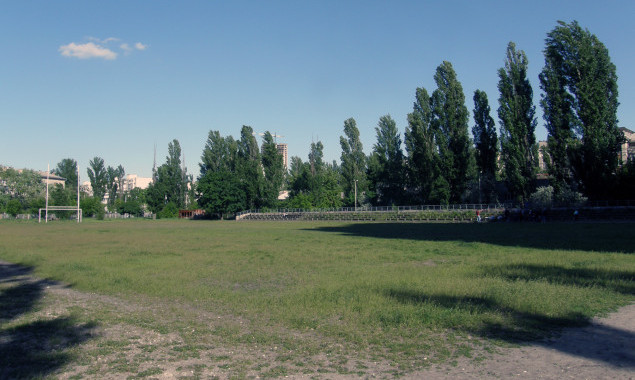 Жители Русановки возмущены долгосрочной остановкой реконструкции стадиона “Русановец”