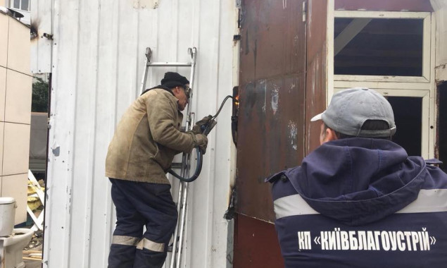 На Троещине в Киеве демонтировали МАФы с алкоголем (фото)