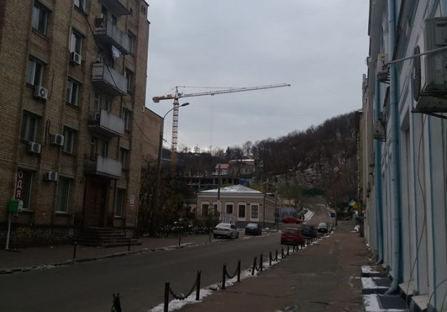 Строительство отеля на Андреевском спуске продолжается, несмотря на требование Кличко его прекратить (фото)