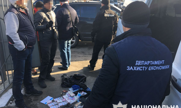 В Киеве за взятку в 275 тысяч гривен задержали чиновника госпредприятия