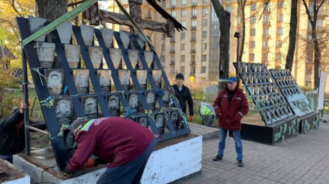 Памятник Героям Небесной сотни в Киеве демонтировали на время проведения следственного эксперимента