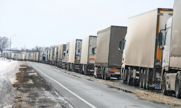 В Киеве не работает ограничение на въезд многотоннажных грузовиков – депутат