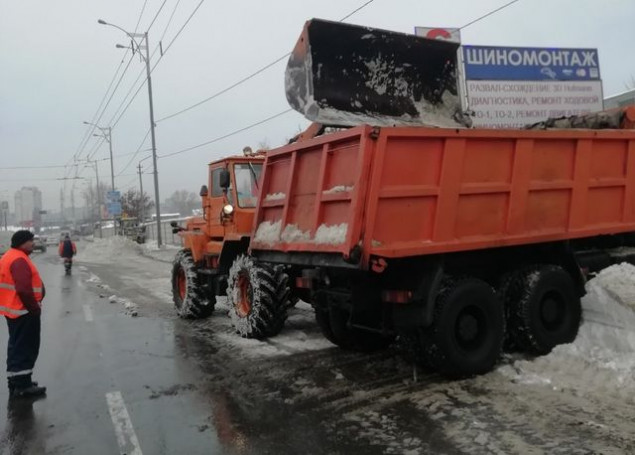 С улиц Киева за два дня коммунальщики убрали 5,5 тысяч тонн снега, - КГГА