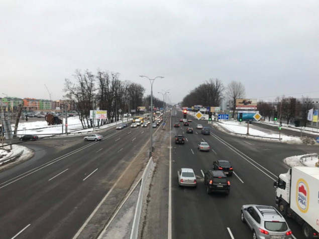 На двух проблемных перекрестках одесской трассы под Киевом заработали светофоры (фото)