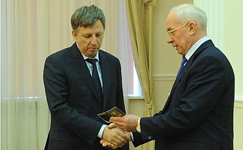 Азаров потребовал от нового главы КГГА принять бюджет