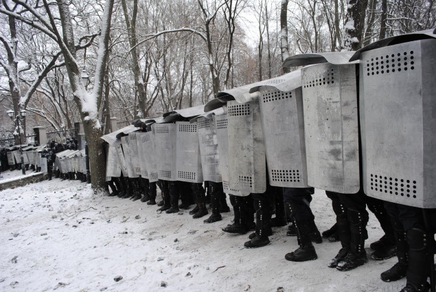Депутаты проголосовали за вывод военных формирований из Киева
