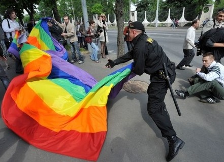 В Киеве отменили “гей-парад” из-за вероятности вооруженных конфликтов