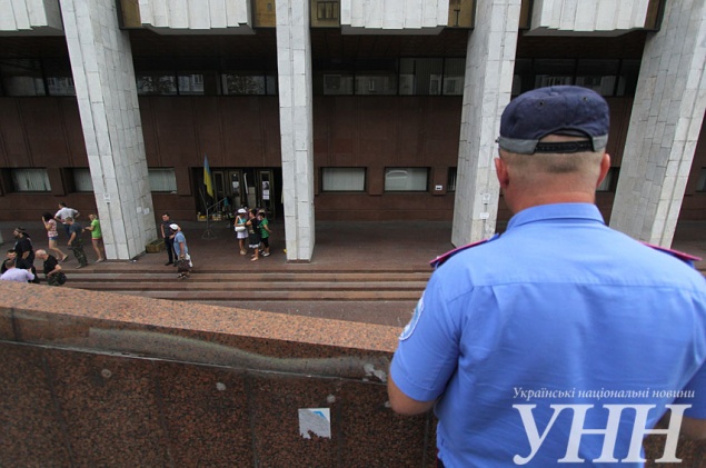Возле Украинского дома произошел взрыв (ФОТО, ВИДЕО)