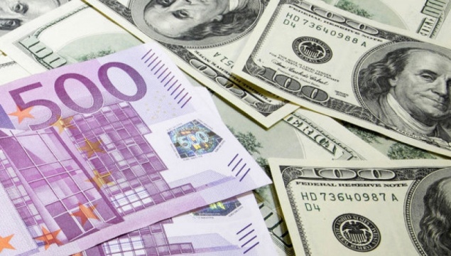 В обменниках Киева курс доллара снизился на 37 коп.