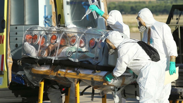 В столичных аэропортах пассажиров дополнительно проверяют на лихорадку Эбола