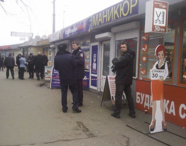 В Киеве грабитель “кредитного” киоска тяжело ранил милиционера