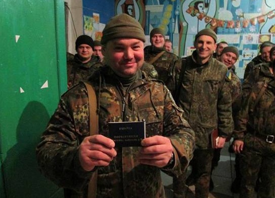 Бойцам батальона “Киевщина” вручили удостоверения участников боевых действий