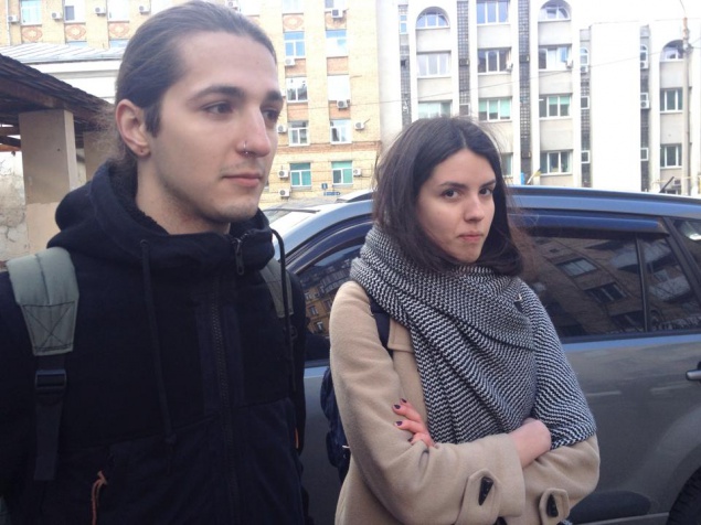 Волонтеры задержали в Киеве парня и девушку, радостно скандировавших “ДНР”