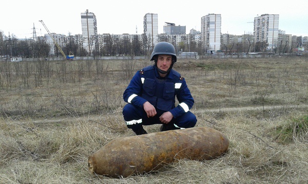 В Киеве около жилых домов обнаружили 500-килограммовую авиационную бомбу
