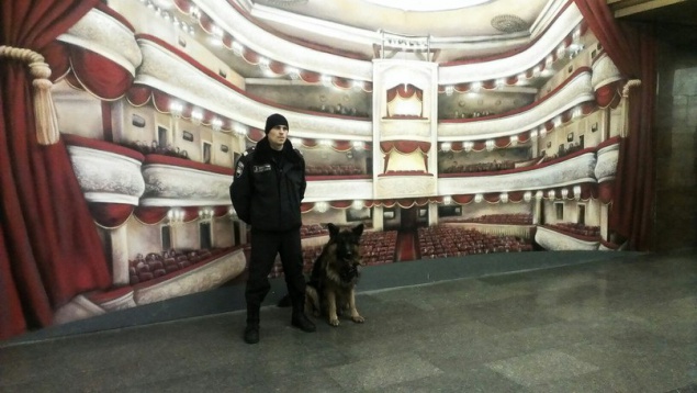 Милиционеры просят Яценюка урезонить Кличко и не мешать им бесплатно ездить в метро