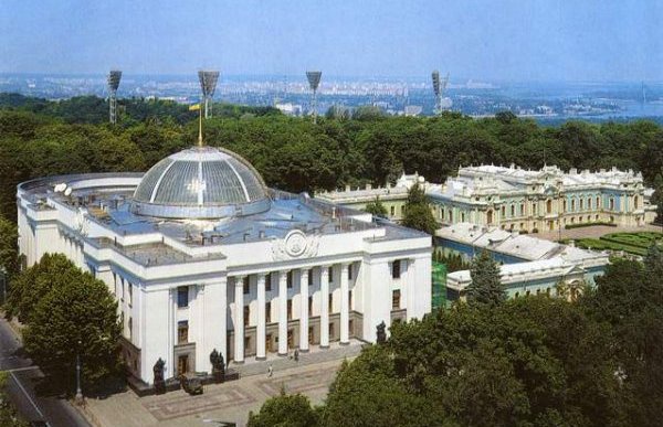 Центр Киева под усиленной охраной - в ВРУ должны рассмотреть ряд важных законопроектов