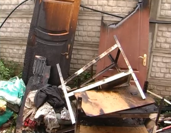 В Киеве спасли 5 человек из горящего хостела (видео)