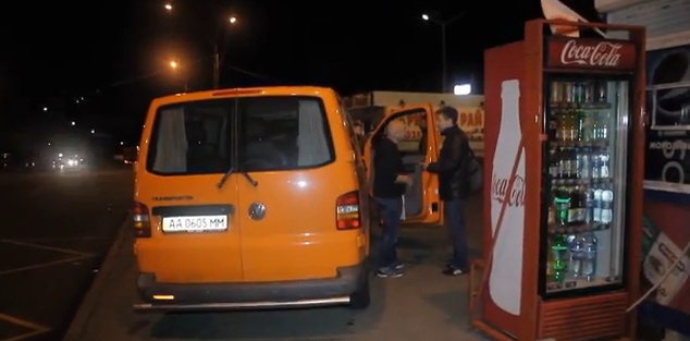 В Киеве владелец демонтируемого МАФа применил оружие (видео)