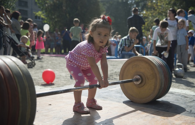 На месячнике по благоустройству в Киеве власти решили пересчитать и отремонтированные детские площадки