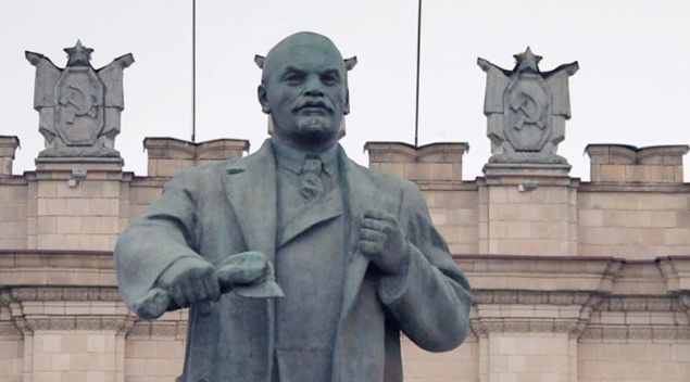 В Киеве еще осталось 105 коммунистических памятников, из них 12 - Ленину
