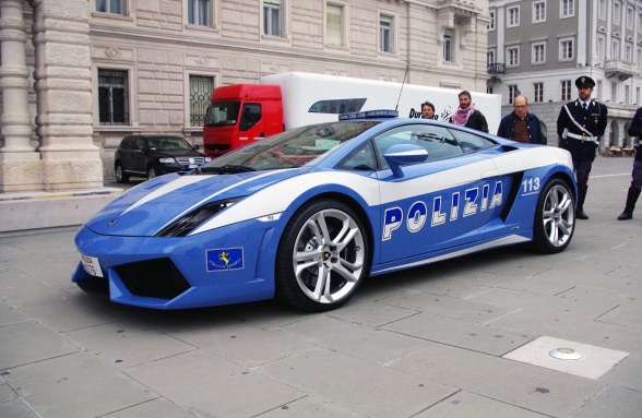 Киевская полиция анонсировала появление в автопарке Lamborghini для погонь за “шумахерами”