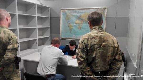 В Борисполе пограничники задержали мошенника из РФ, которого разыскивает Интерпол