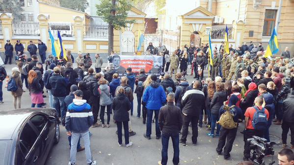 Под Администрацией президента прошел митинг за права иностранных добровольцев, воевавших за Украину в АТО