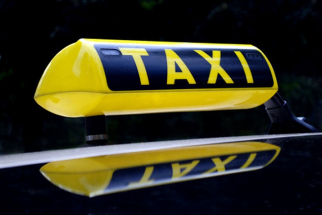 Дождь в столице моментально взвинтил цены на такси