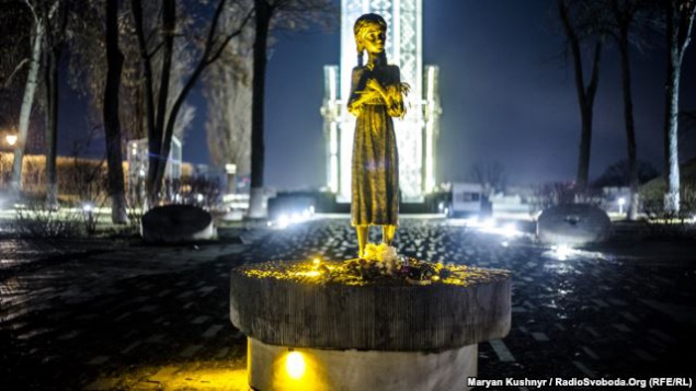 В столице проходят траурные мероприятия на территории мемориала жертв Голодомора (онлайн трансляция)