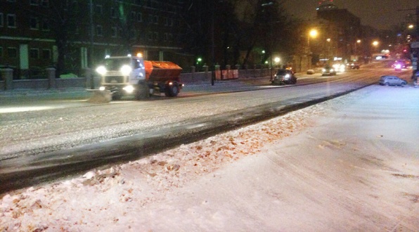 “Киеватодор” отчитался о работе по очистке города от снега и призвал автолюбителей не парковаться на обочинах дорог