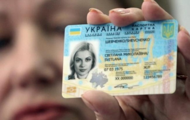 Яценюк будет вручать первые ID-паспорта гражданина Украины