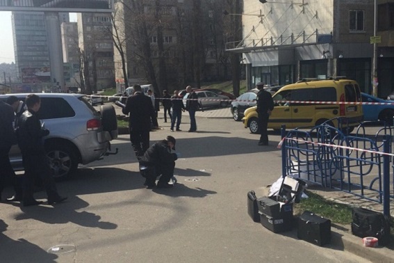 Среди белого дня в центре Киева застрелили человека