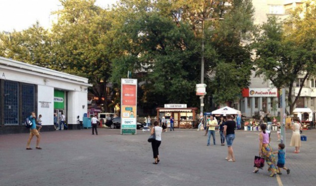 На Троицкой и Арсенальной площадях в Киеве проходит ярмарка