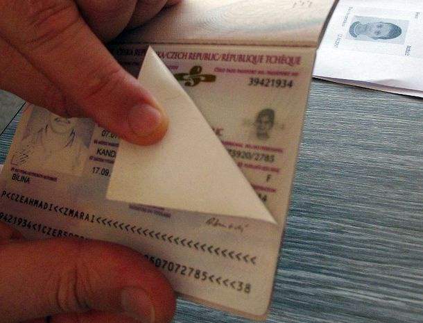 Пограничники в аэропорту “Борисполь” не впустили в Украину гражданина России с поддельным паспортом