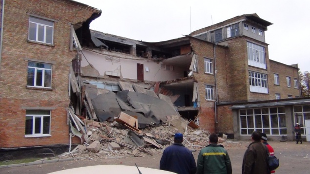 В школе № 6 Василькова во время уроков рухнуло три этажа (фото, видео)