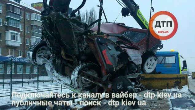 Смертельная авария на Соломенке: автомобиль разорвало на части (фото)