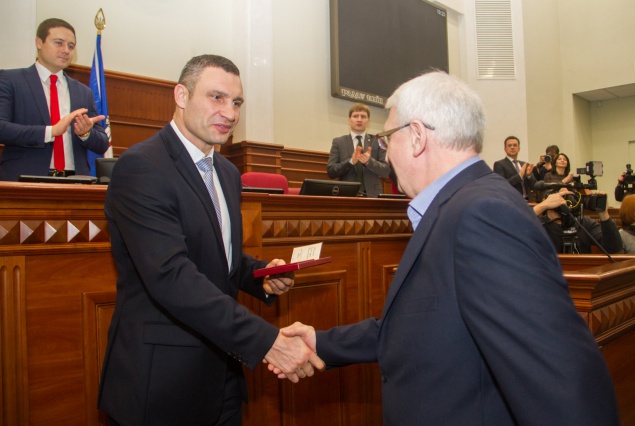 Более тридцати выдающихся киевлян получили государственные награды