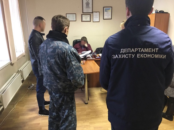 Руководителей райотдела исполнительной службы Киевской области задержали на взятке (фото)