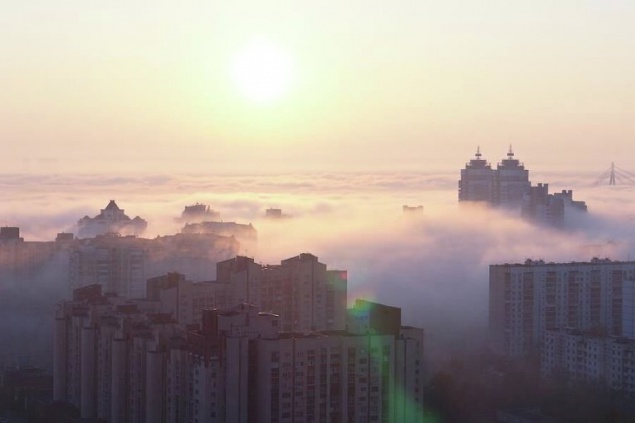В Киеве в первой половине дня ожидается туман - видимость ограничена
