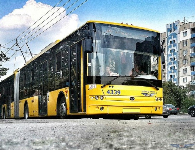 Киевские ярмарки изменят движение двух автобусов и троллейбуса